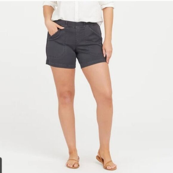 Spanx 6" Stretch Twill Shorts in Washed Black Size Large - Picture 1 of 7